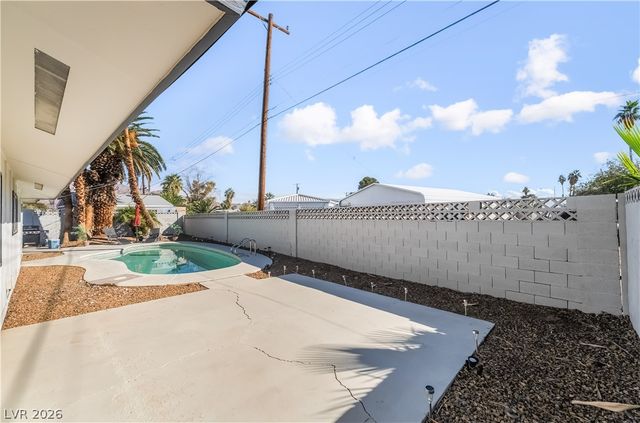 5209 Champions Avenue, Las Vegas, NV 89142