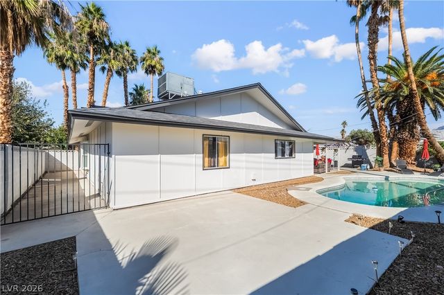 5209 Champions Avenue, Las Vegas, NV 89142