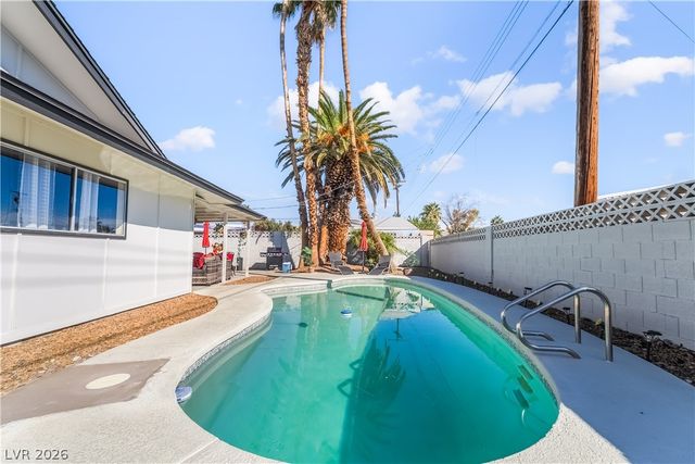 5209 Champions Avenue, Las Vegas, NV 89142