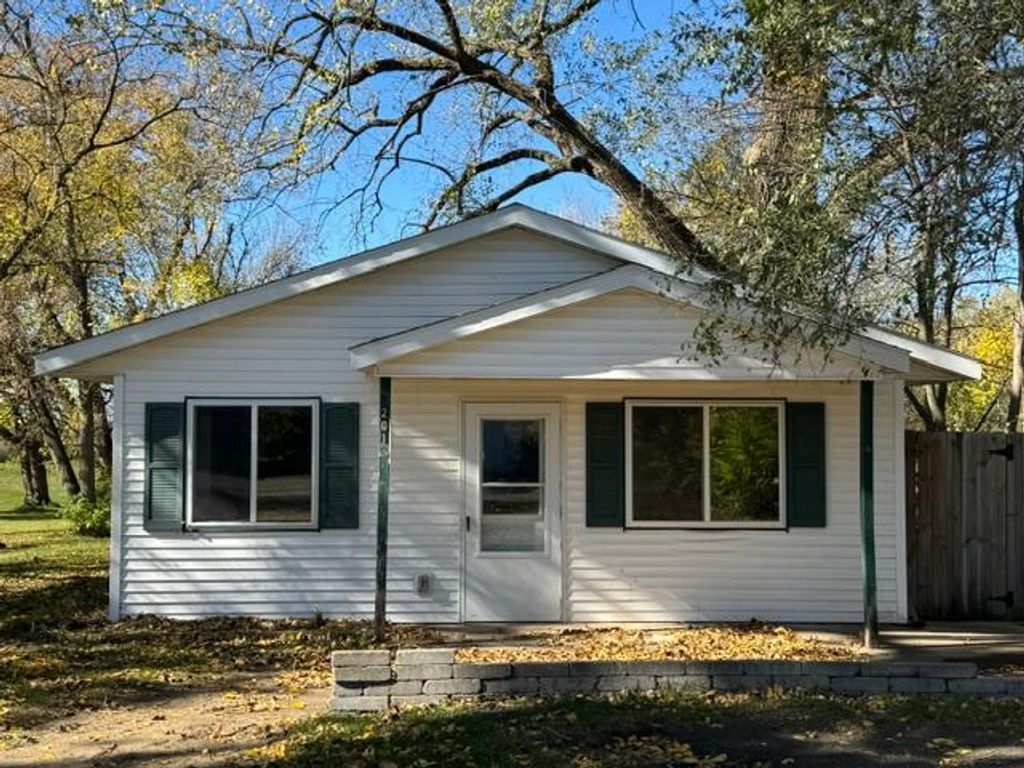 201 SW Thompson Street, Verndale, MN 56481 — exterior