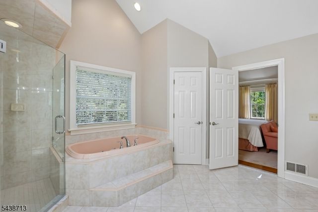 14 N Stone Hedge Dr, Bernards Twp., NJ 07920