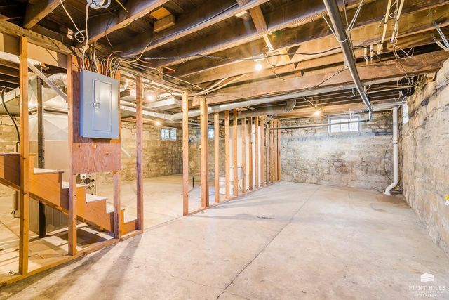 2003 Casement Road, Manhattan, KS 66502