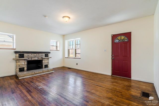 2003 Casement Road, Manhattan, KS 66502