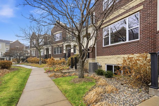 61 4th Avenue N 101, Minneapolis, MN 55401