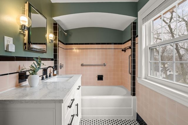 24 Grandview Rd, Arlington, MA 02476