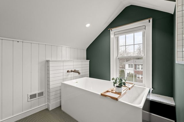 24 Grandview Rd, Arlington, MA 02476