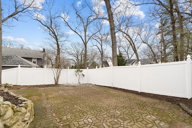 24 Grandview Rd, Arlington, MA 02476