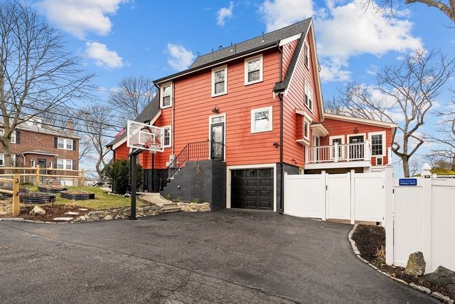 24 Grandview Rd, Arlington, MA 02476