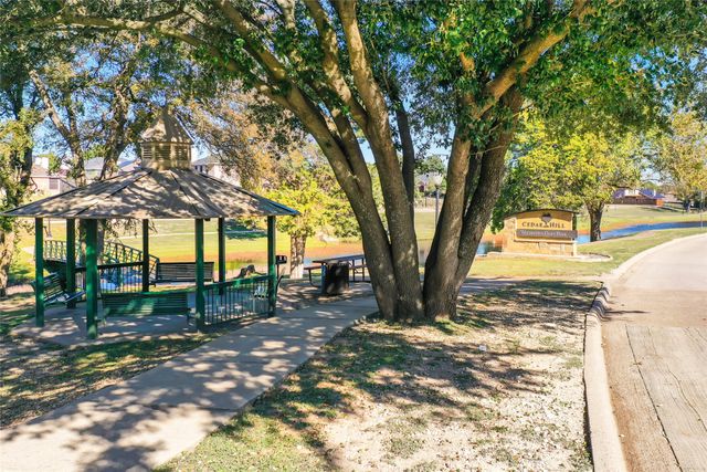 226 N Waterford Oaks Drive, Cedar Hill, TX 75104