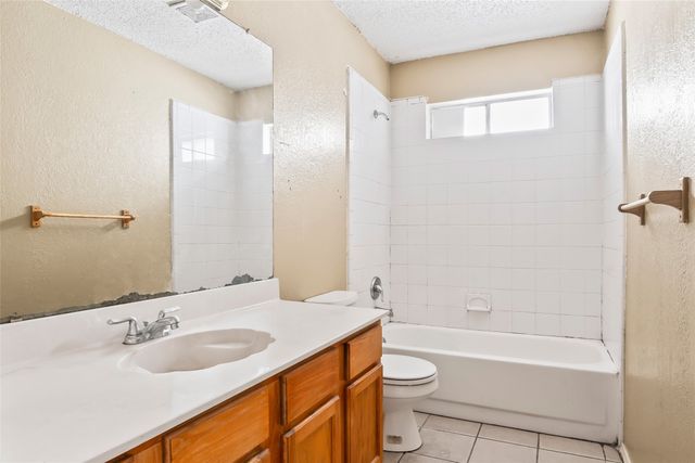 226 N Waterford Oaks Drive, Cedar Hill, TX 75104