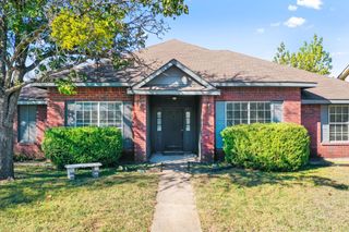 226 N Waterford Oaks Drive, Cedar Hill, TX 75104
