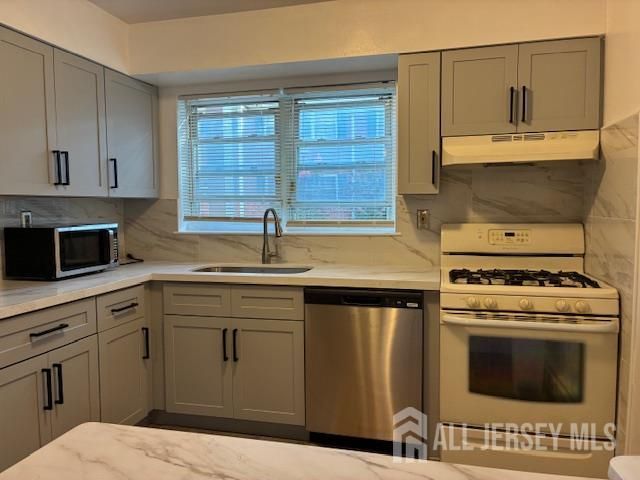 28-02 Woodedge Avenue 2802, Edison, NJ 08817