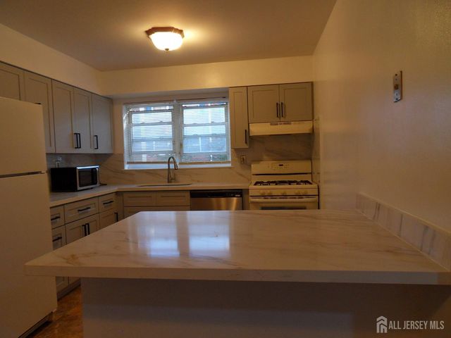 28-02 Woodedge Avenue 2802, Edison, NJ 08817