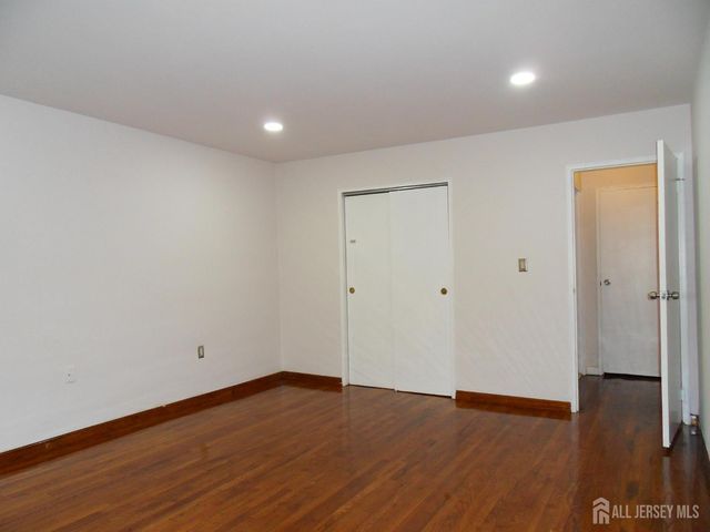 28-02 Woodedge Avenue 2802, Edison, NJ 08817
