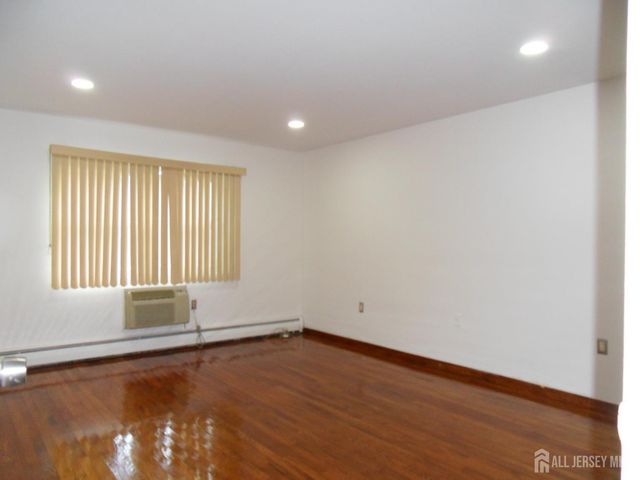 28-02 Woodedge Avenue 2802, Edison, NJ 08817