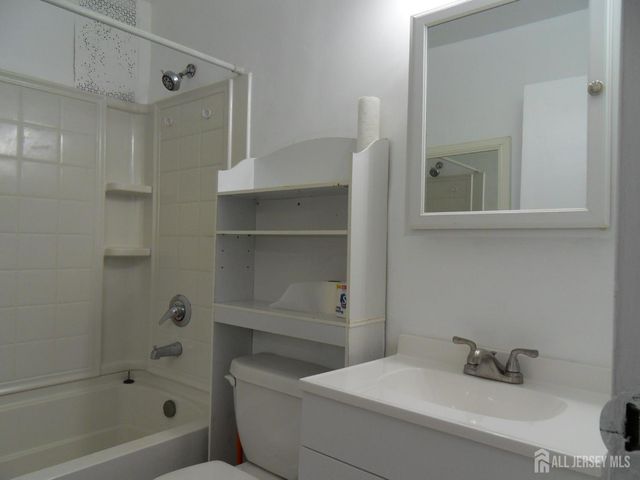 28-02 Woodedge Avenue 2802, Edison, NJ 08817