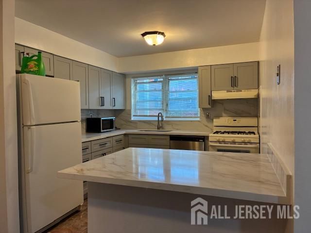28-02 Woodedge Avenue 2802, Edison, NJ 08817