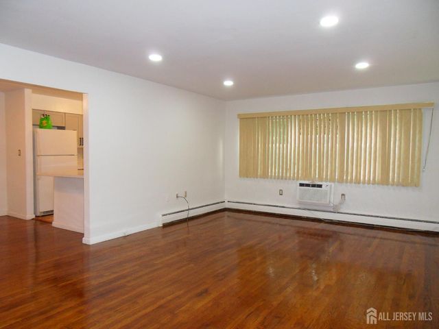 28-02 Woodedge Avenue 2802, Edison, NJ 08817