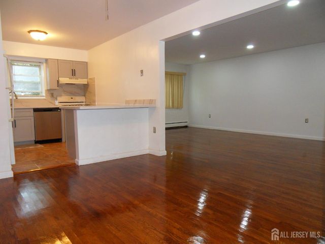 28-02 Woodedge Avenue 2802, Edison, NJ 08817