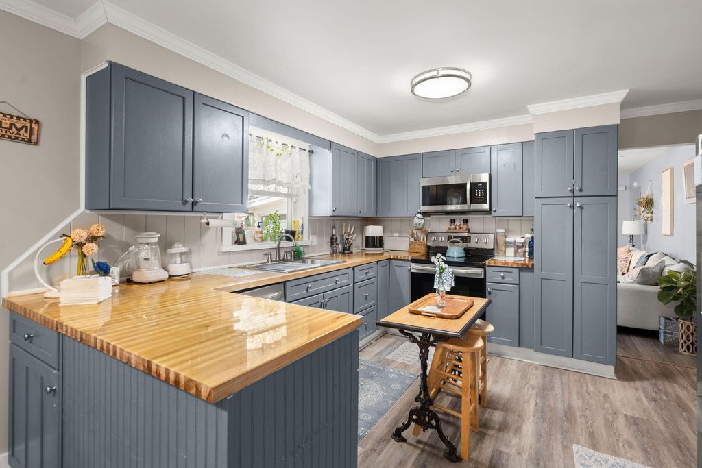 Image 16 of property listing at 179 Middleton Drive, Goose Creek, SC 29445