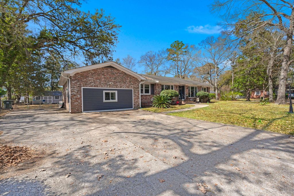 Image 5 of property listing at 179 Middleton Drive, Goose Creek, SC 29445