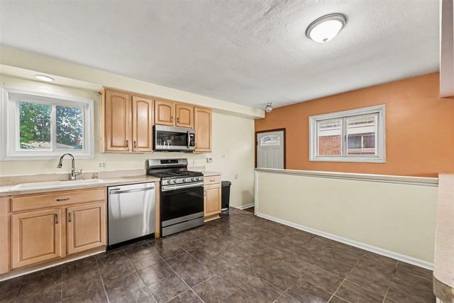 16741 Bell Avenue, Eastpointe, MI 48021