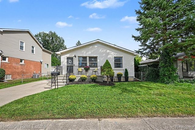 2986 Cumberland Road, Berkley, MI 48072
