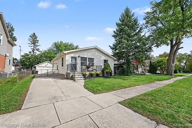 2986 Cumberland Road, Berkley, MI 48072