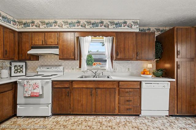 2986 Cumberland Road, Berkley, MI 48072