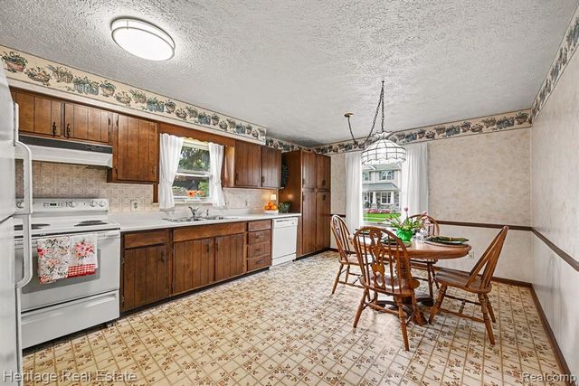 2986 Cumberland Road, Berkley, MI 48072