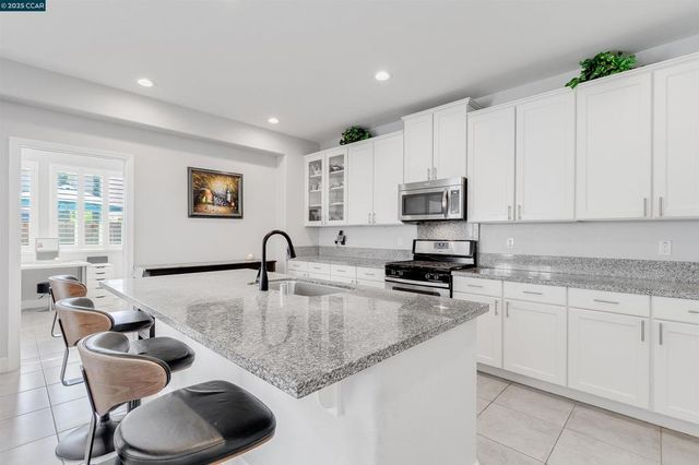 1156 Palm Ave, Martinez, CA 94553