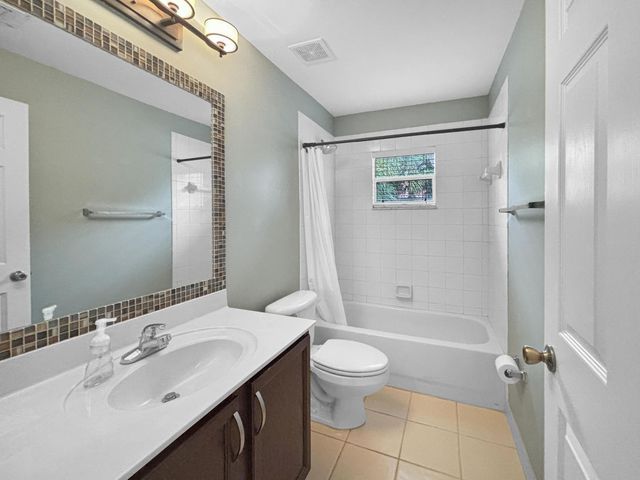 4528 Thornwood Circle, West Palm Beach, FL 33418