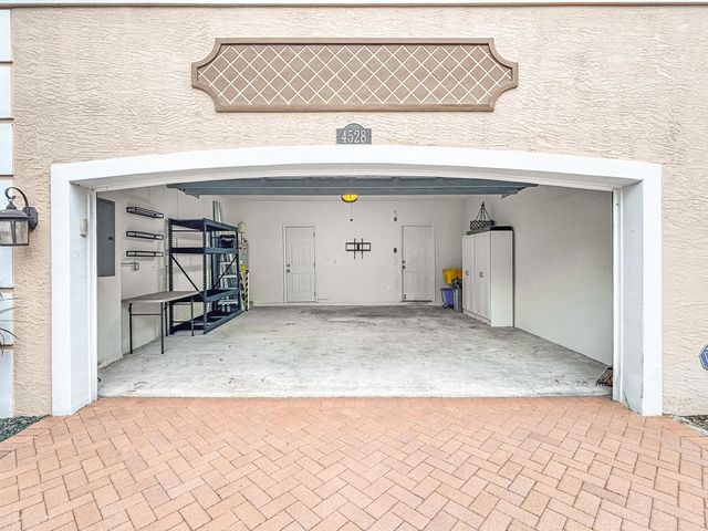 4528 Thornwood Circle, West Palm Beach, FL 33418