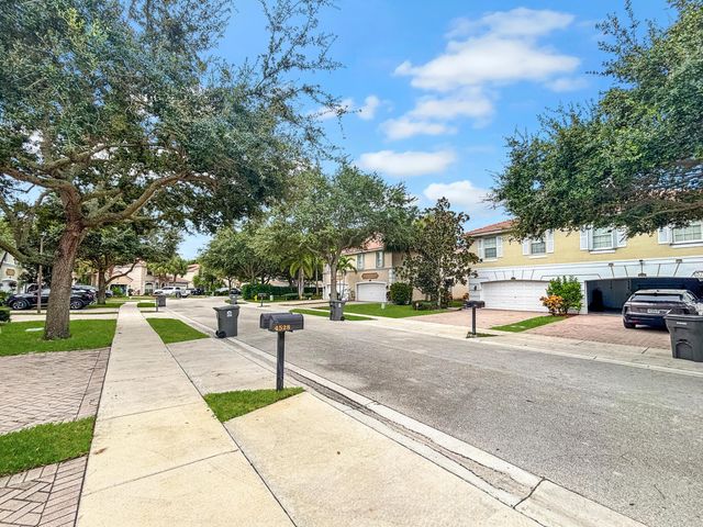 4528 Thornwood Circle, West Palm Beach, FL 33418
