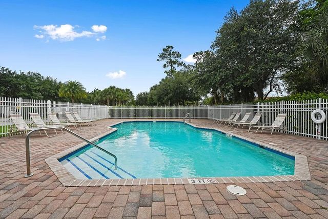 4528 Thornwood Circle, West Palm Beach, FL 33418
