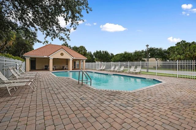 4528 Thornwood Circle, West Palm Beach, FL 33418