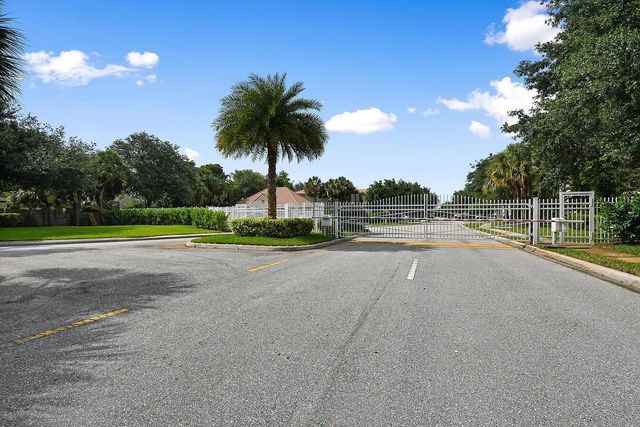4528 Thornwood Circle, West Palm Beach, FL 33418