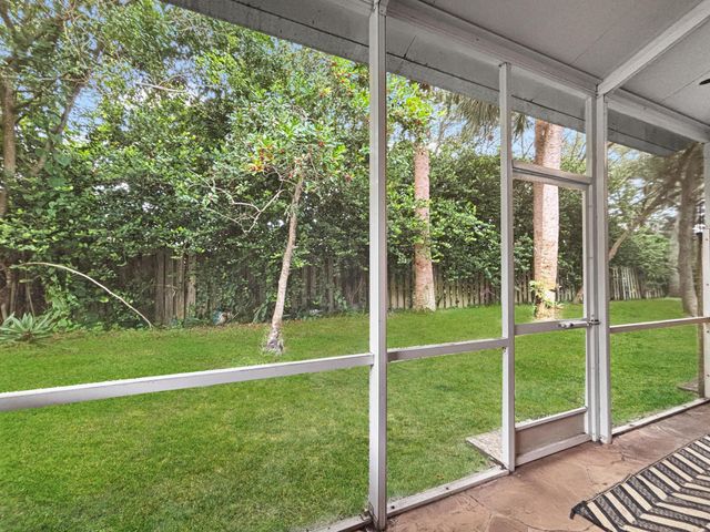 4528 Thornwood Circle, West Palm Beach, FL 33418