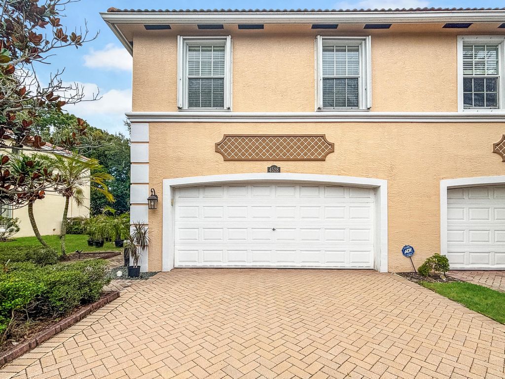 4528 Thornwood Circle, West Palm Beach, FL 33418