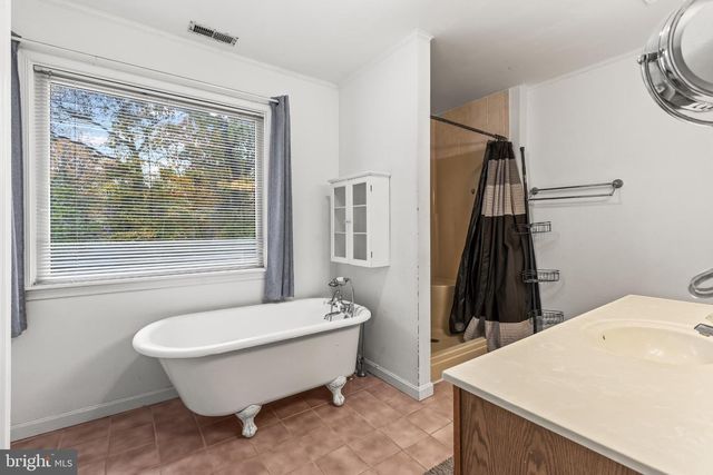 5825 MAGNOLIA CIR, St Leonard, MD 20685