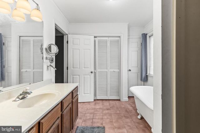 5825 MAGNOLIA CIR, St Leonard, MD 20685