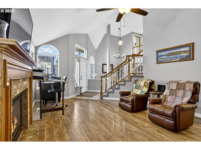 12276 Se MOUNTAIN SUN Dr, Clackamas, OR 97015