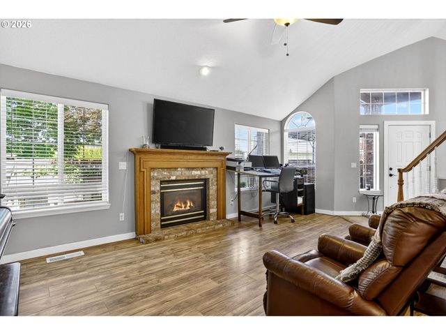 12276 Se MOUNTAIN SUN Dr, Clackamas, OR 97015