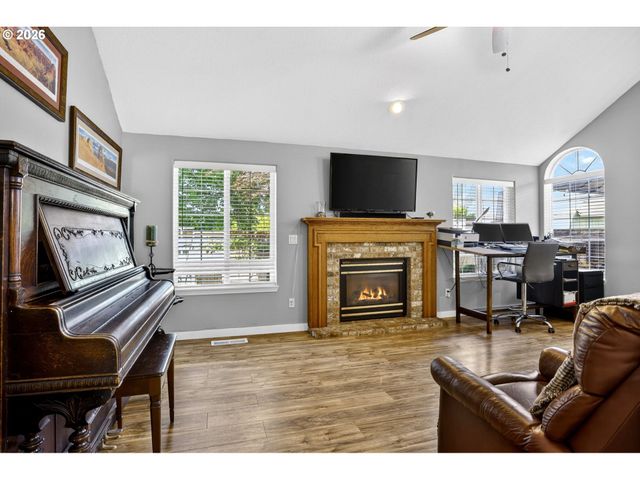 12276 Se MOUNTAIN SUN Dr, Clackamas, OR 97015