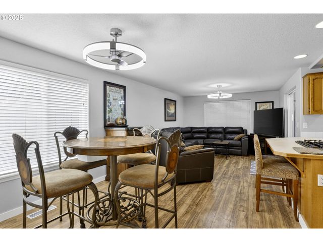 12276 Se MOUNTAIN SUN Dr, Clackamas, OR 97015