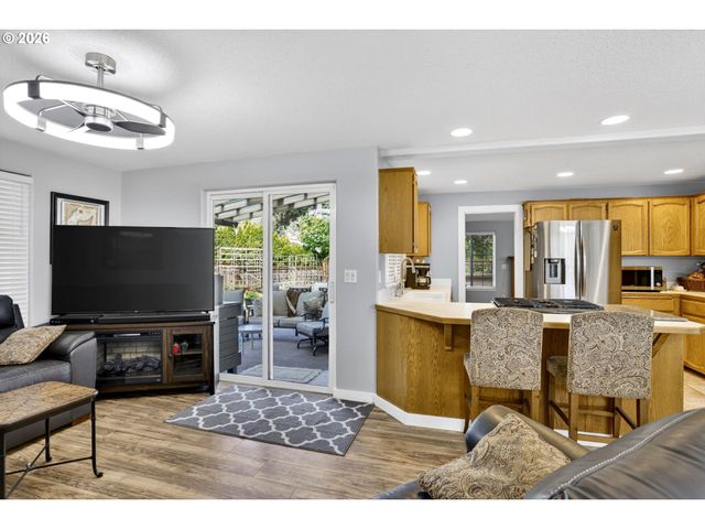 12276 Se MOUNTAIN SUN Dr, Clackamas, OR 97015