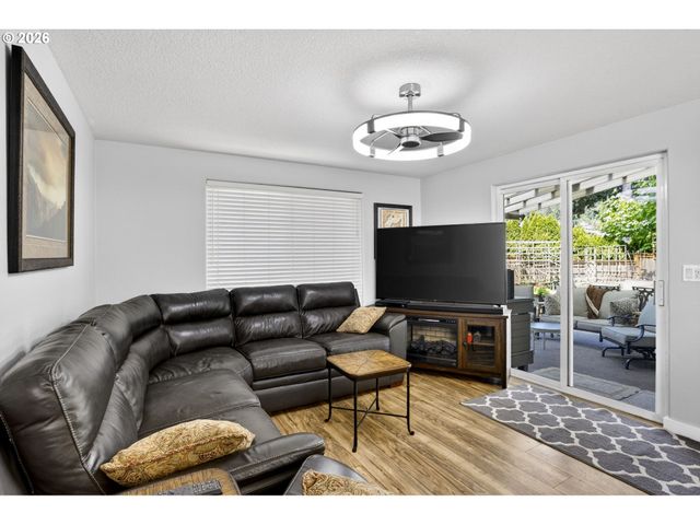 12276 Se MOUNTAIN SUN Dr, Clackamas, OR 97015