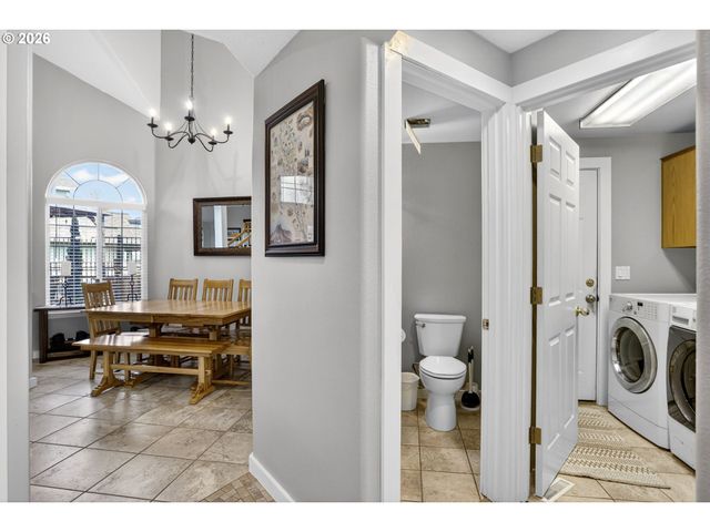 12276 Se MOUNTAIN SUN Dr, Clackamas, OR 97015
