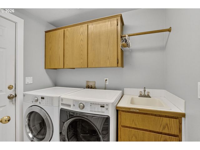 12276 Se MOUNTAIN SUN Dr, Clackamas, OR 97015