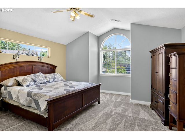 12276 Se MOUNTAIN SUN Dr, Clackamas, OR 97015